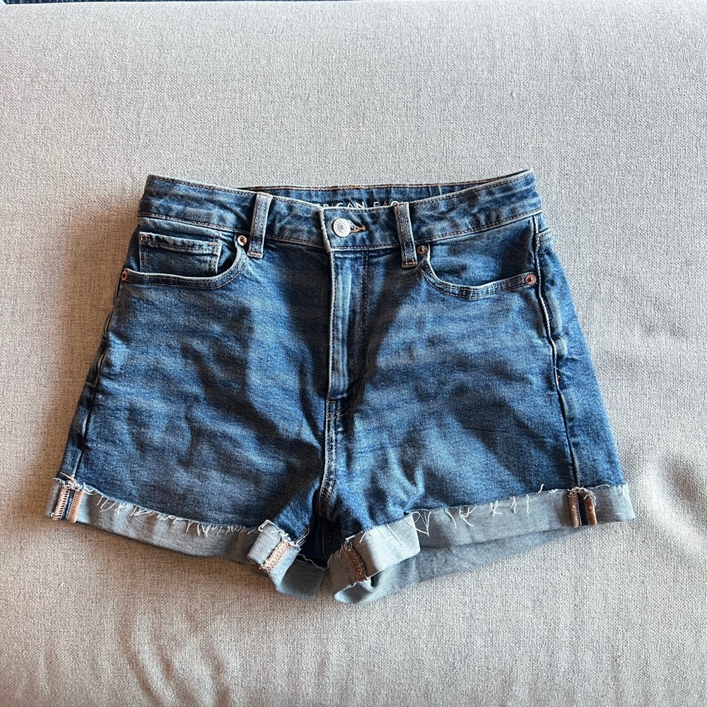 American Eagle Denim Jean Mom Short Cuffed Frayed Size 2